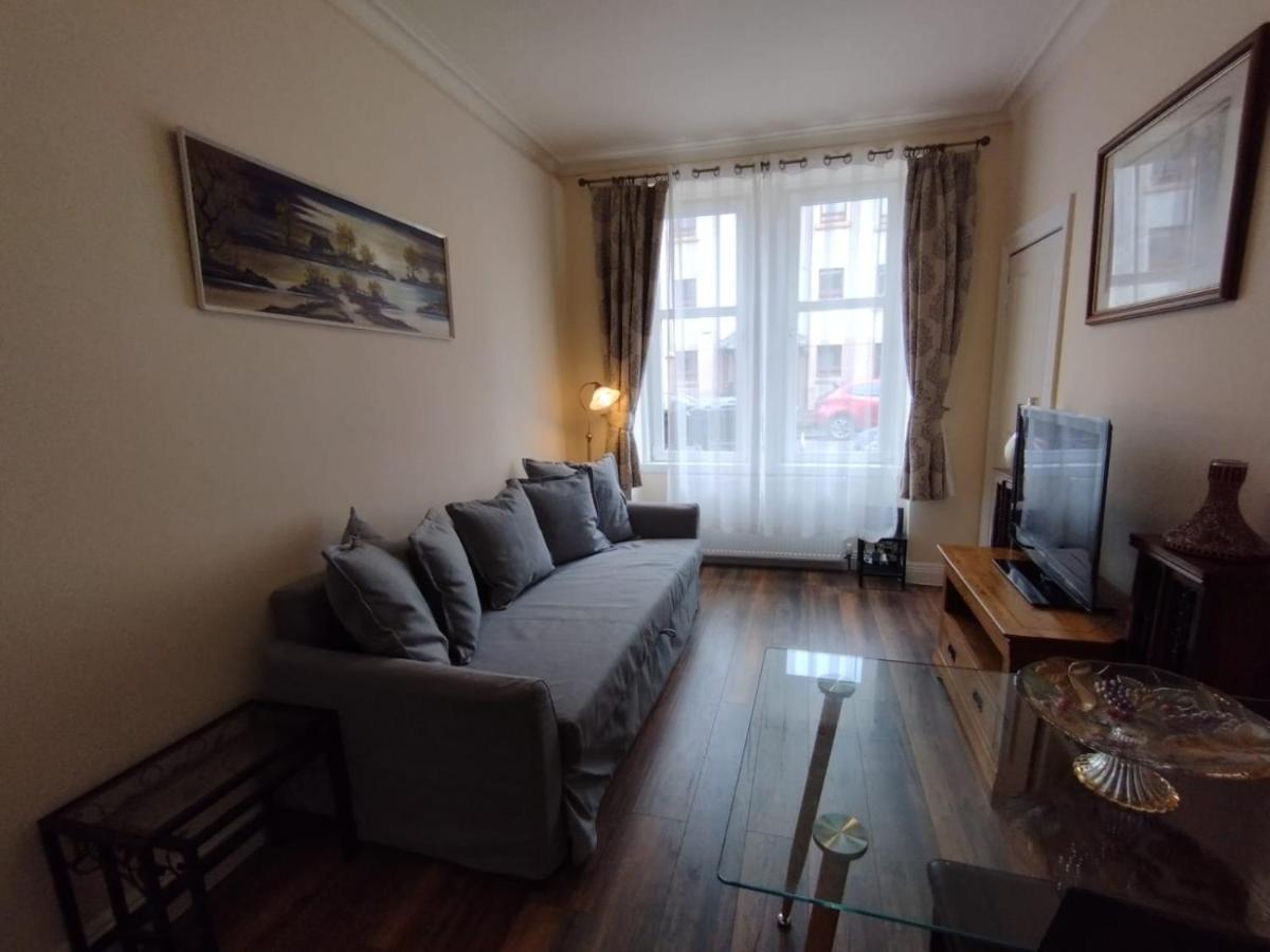 2 Bedrooms Flat Central Edinburgh, Sleeps 6, In The Shadow Of Holyrood Park And Arthur'S Seat With Free Parking, Two Bed Rooms Dış mekan fotoğraf