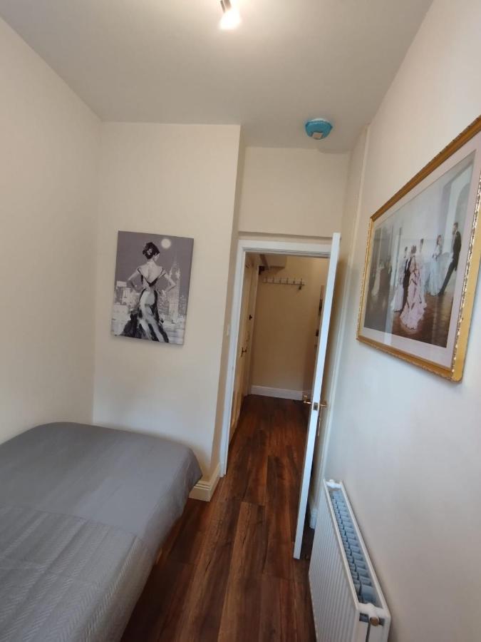 2 Bedrooms Flat Central Edinburgh, Sleeps 6, In The Shadow Of Holyrood Park And Arthur'S Seat With Free Parking, Two Bed Rooms Dış mekan fotoğraf