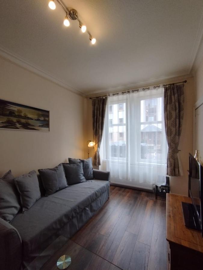 2 Bedrooms Flat Central Edinburgh, Sleeps 6, In The Shadow Of Holyrood Park And Arthur'S Seat With Free Parking, Two Bed Rooms Dış mekan fotoğraf