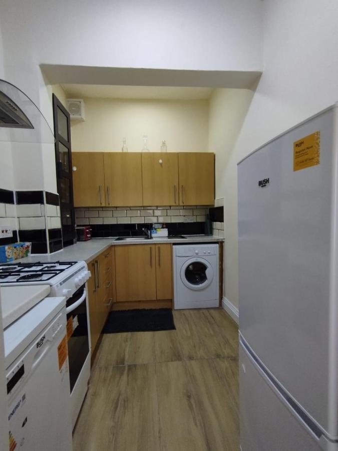 2 Bedrooms Flat Central Edinburgh, Sleeps 6, In The Shadow Of Holyrood Park And Arthur'S Seat With Free Parking, Two Bed Rooms Dış mekan fotoğraf