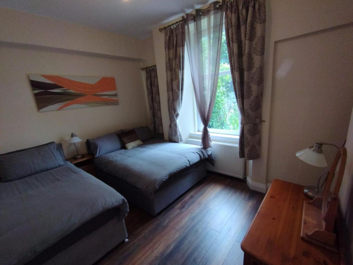 2 Bedrooms Flat Central Edinburgh, Sleeps 6, In The Shadow Of Holyrood Park And Arthur'S Seat With Free Parking, Two Bed Rooms Dış mekan fotoğraf