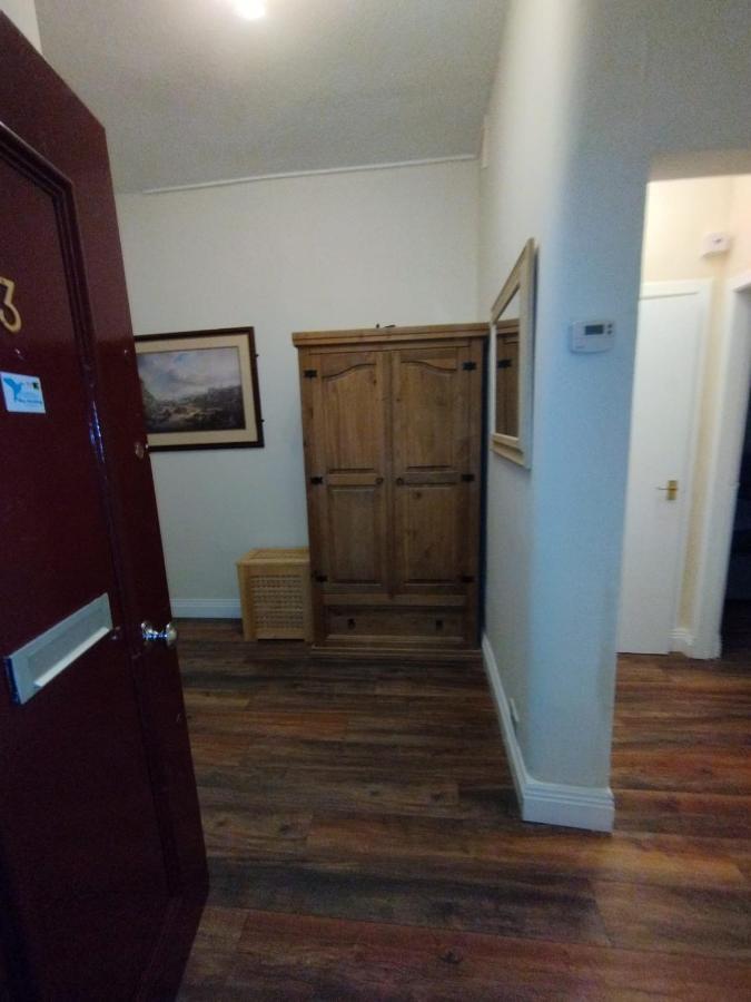 2 Bedrooms Flat Central Edinburgh, Sleeps 6, In The Shadow Of Holyrood Park And Arthur'S Seat With Free Parking, Two Bed Rooms Dış mekan fotoğraf