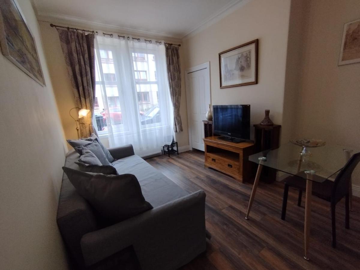 2 Bedrooms Flat Central Edinburgh, Sleeps 6, In The Shadow Of Holyrood Park And Arthur'S Seat With Free Parking, Two Bed Rooms Dış mekan fotoğraf