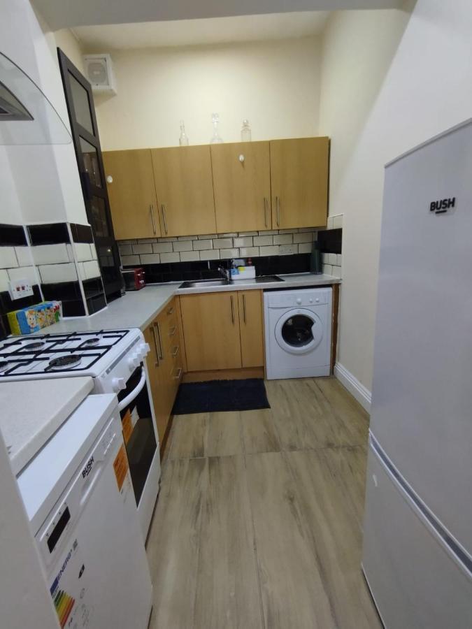 2 Bedrooms Flat Central Edinburgh, Sleeps 6, In The Shadow Of Holyrood Park And Arthur'S Seat With Free Parking, Two Bed Rooms Dış mekan fotoğraf