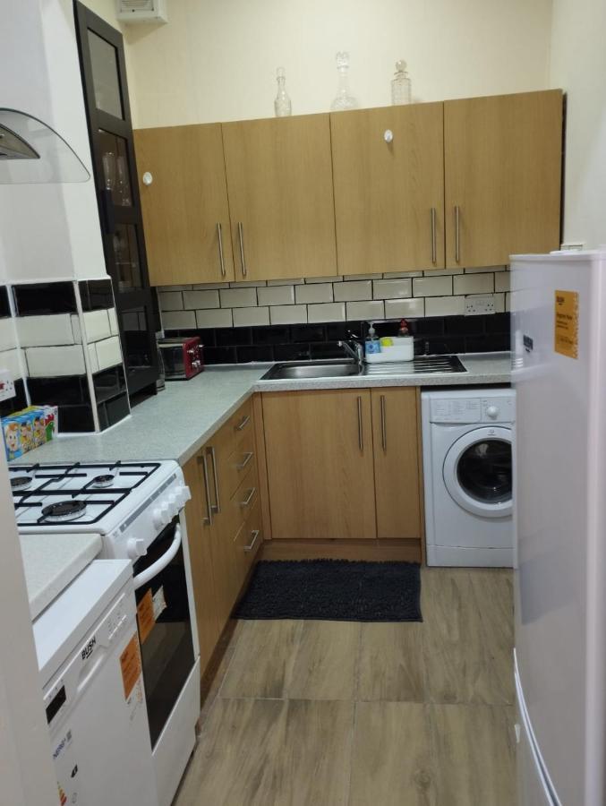 2 Bedrooms Flat Central Edinburgh, Sleeps 6, In The Shadow Of Holyrood Park And Arthur'S Seat With Free Parking, Two Bed Rooms Dış mekan fotoğraf