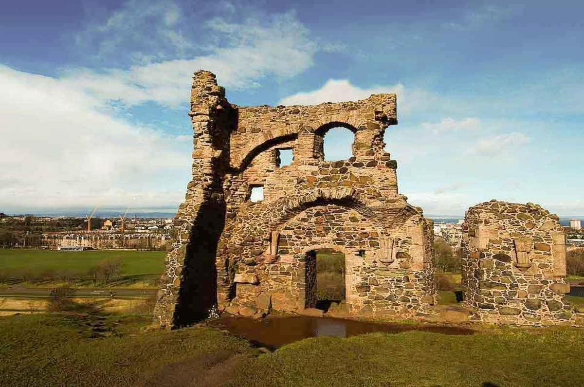 2 Bedrooms Flat Central Edinburgh, Sleeps 6, In The Shadow Of Holyrood Park And Arthur'S Seat With Free Parking, Two Bed Rooms Dış mekan fotoğraf